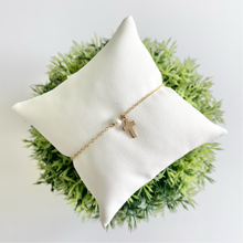 Cargar imagen en el visor de la galería, Mi Pulsera Cruz Perlada GF