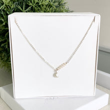 Cargar imagen en el visor de la galería, Mi Collar Luna Perlado