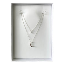 Cargar imagen en el visor de la galería, Mi Collar Media Luna Perlada