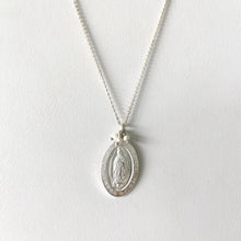 Cargar imagen en el visor de la galería, Mi Collar Virgen De Guadalupe Perlado