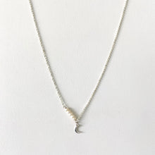 Cargar imagen en el visor de la galería, Mi Collar Luna Perlado