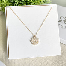 Cargar imagen en el visor de la galería, Mi Collar Flor Perlado GF