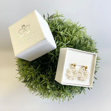 Cargar imagen en el visor de la galería, Mi Arete Flor GF