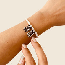 Cargar imagen en el visor de la galería, Mi Pulsera Escapulario Perlado