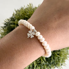 Cargar imagen en el visor de la galería, Mi Pulsera Trébol Perlado Elástica