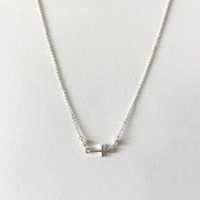 Cargar imagen en el visor de la galería, Mi Collar Cruz Mini Horizontal