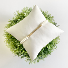 Cargar imagen en el visor de la galería, Mi Pulsera Elastica Perlada Dije Barra