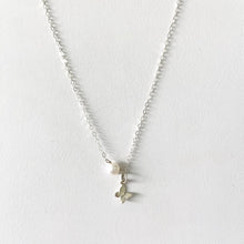 Cargar imagen en el visor de la galería, Mi Collar Mariposa Perlado
