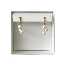 Cargar imagen en el visor de la galería, Mi Arete Triple Perlado Corazon GF