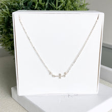 Cargar imagen en el visor de la galería, Mi Collar Cruz Mini Horizontal