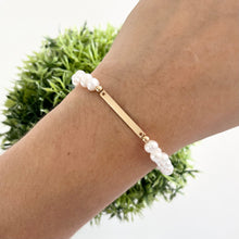 Cargar imagen en el visor de la galería, Mi Pulsera Elastica Perlada Dije Barra