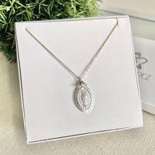 Cargar imagen en el visor de la galería, Mi Collar Virgen De Guadalupe Perlado
