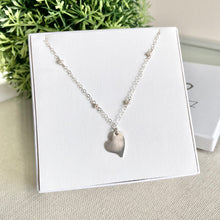 Cargar imagen en el visor de la galería, Mi Collar Corazón Y Cadena Perlada