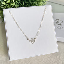 Cargar imagen en el visor de la galería, Mi Collar Clover Perlado