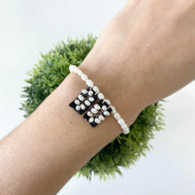 Cargar imagen en el visor de la galería, Mi Pulsera Escapulario Perlado