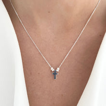 Cargar imagen en el visor de la galería, Mi Collar Cruz Cubo Perlado