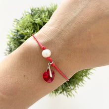 Cargar imagen en el visor de la galería, Mi Pulsera de Corazon de Cristal