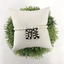 Cargar imagen en el visor de la galería, Mi Pulsera Escapulario Perlado