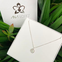 Cargar imagen en el visor de la galería, Mi Collar Disco Madre Perla