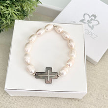 Cargar imagen en el visor de la galería, Mi Pulsera Perlada Cruz Madre Perla