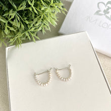 Cargar imagen en el visor de la galería, Mi Arete U Perlado