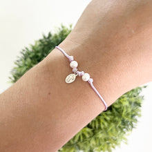 Cargar imagen en el visor de la galería, Mi Pulsera Dije Cruz Estampada Tonos