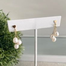Cargar imagen en el visor de la galería, Mi Arete Triple Perlado Corazon GF