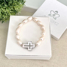 Cargar imagen en el visor de la galería, Mi Pulsera Perlada Cruz Madre Perla