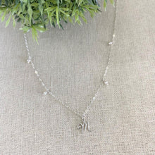 Cargar imagen en el visor de la galería, Mi Collar de Letra Perlado Mini