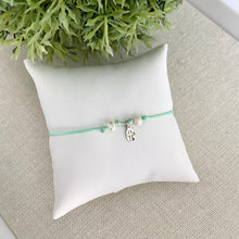 Cargar imagen en el visor de la galería, Mi Pulsera Dije Cruz Estampada Tonos