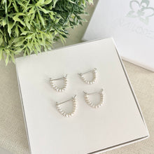 Cargar imagen en el visor de la galería, Mi Arete U Perlado