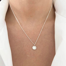 Cargar imagen en el visor de la galería, Mi Collar Disco Madre Perla