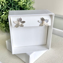 Cargar imagen en el visor de la galería, Mi Arete Blossom Perlado
