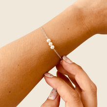Cargar imagen en el visor de la galería, Mi Pulsera Triple Perlada

