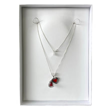 Cargar imagen en el visor de la galería, Mi Collar Dije Relicario Corazón Perlado
