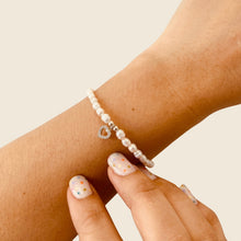 Cargar imagen en el visor de la galería, Mi Pulsera Corazón Pave Perlado
