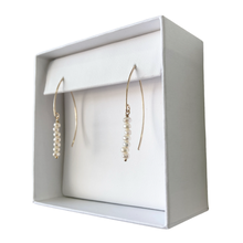 Cargar imagen en el visor de la galería, Mi Arete Perlado Lineal GF
