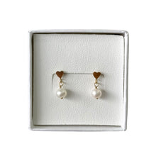 Cargar imagen en el visor de la galería, Mi Arete Corazón Mini Perlado GF
