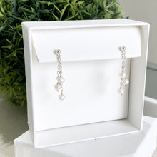 Cargar imagen en el visor de la galería, Mi Arete Triple Perlado
