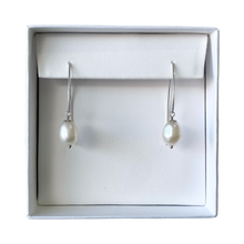 Cargar imagen en el visor de la galería, Mi Arete Gota Perlado
