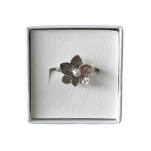 Cargar imagen en el visor de la galería, Mi Anillo Orquídea
