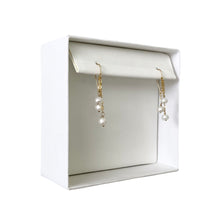 Cargar imagen en el visor de la galería, Mi Arete Triple Perlado Sutil GF
