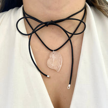 Cargar imagen en el visor de la galería, Mi Collar Choker Corazón Cuarzo
