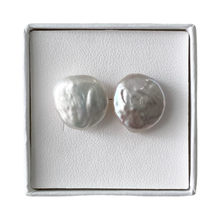 Cargar imagen en el visor de la galería, Mi Arete Perla Barroca Pequeño
