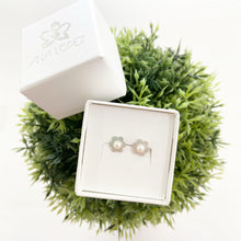 Cargar imagen en el visor de la galería, Mi Arete Flor Perlado
