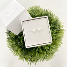 Cargar imagen en el visor de la galería, Mi Arete Perla Stud 4mm
